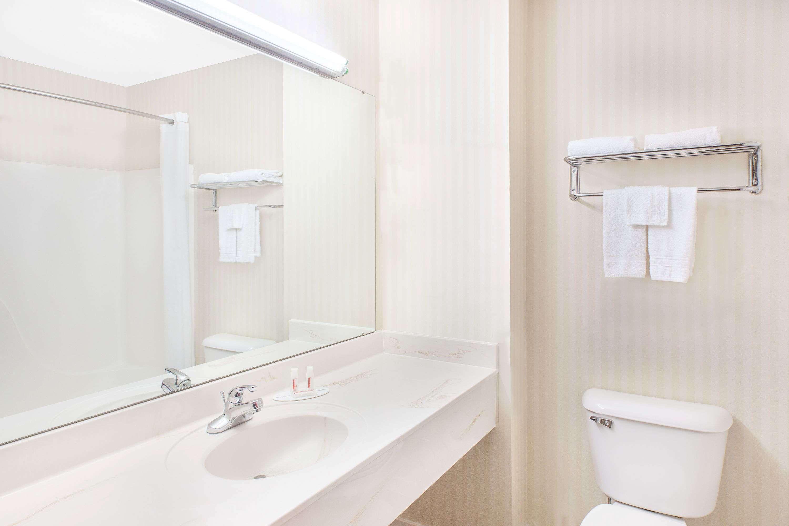 Super 8 By Wyndham Lowell/Bentonville/Rogers Area Buitenkant foto