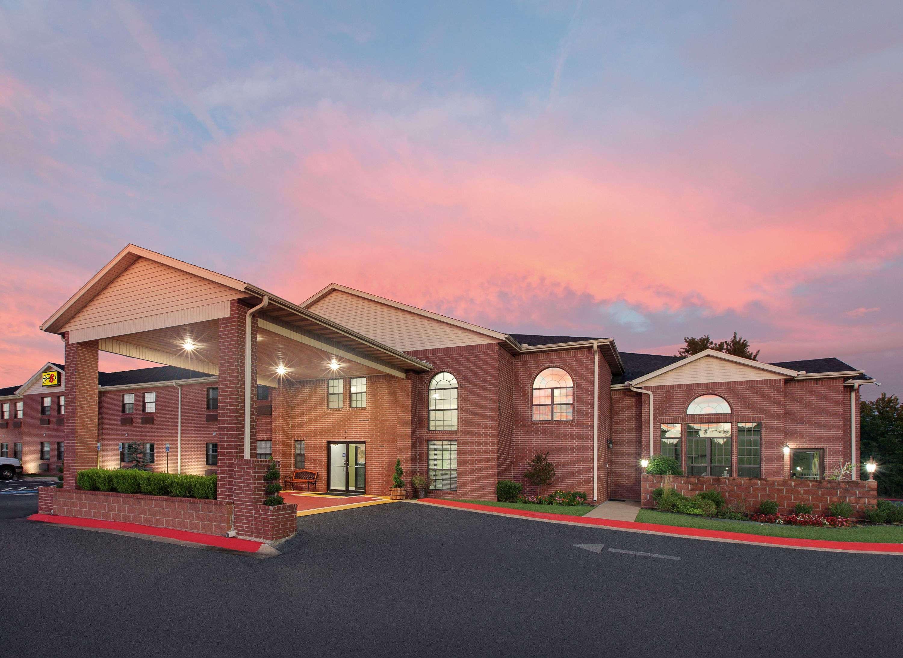 Super 8 By Wyndham Lowell/Bentonville/Rogers Area Buitenkant foto